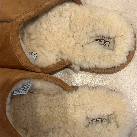 UGG Sheepskin Scuff Slipper - Picture 4 of 10